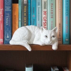 Vintage Bisque Porcelain White Cat Ledge Shelf Sitter Figurine Made In Taiwan